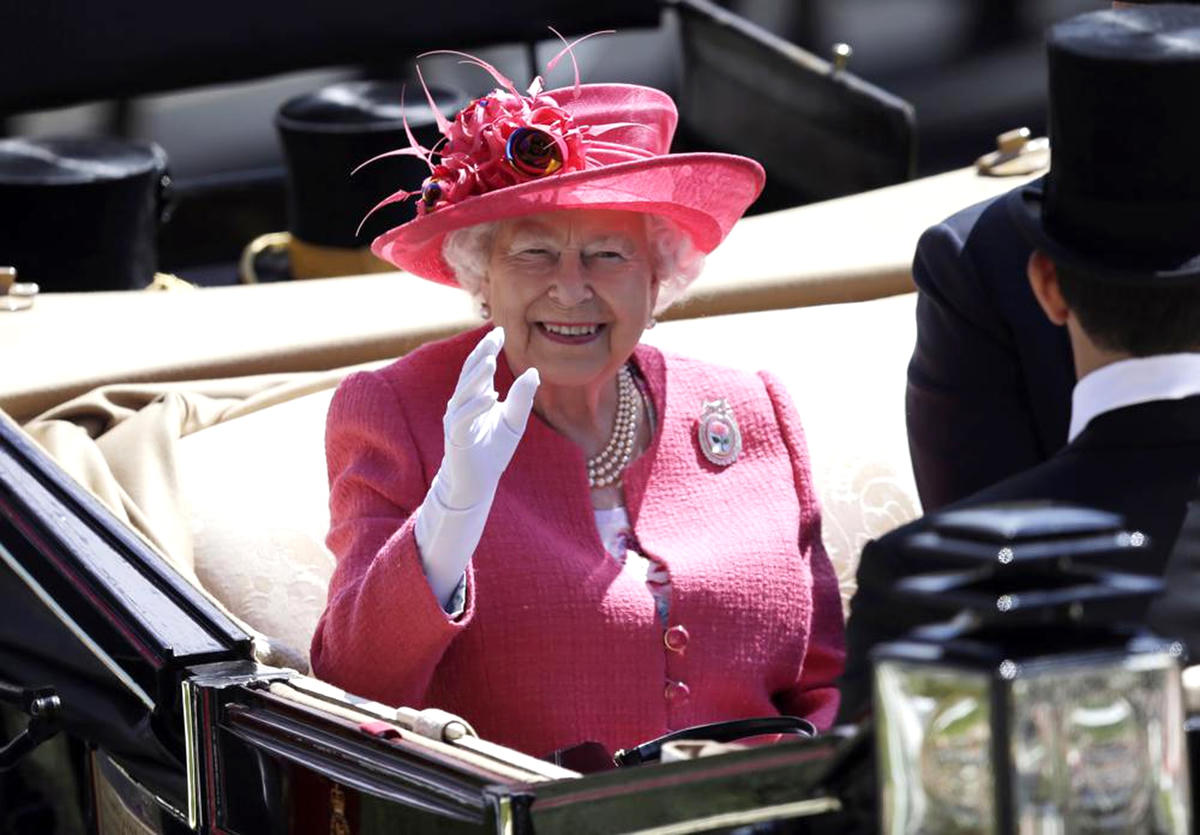 Sau hơn 70 năm trị vì, Nữ hoàng Elizabeth II đã trở thành biểu tượng của Hoàng gia Anh. Ảnh: AP.