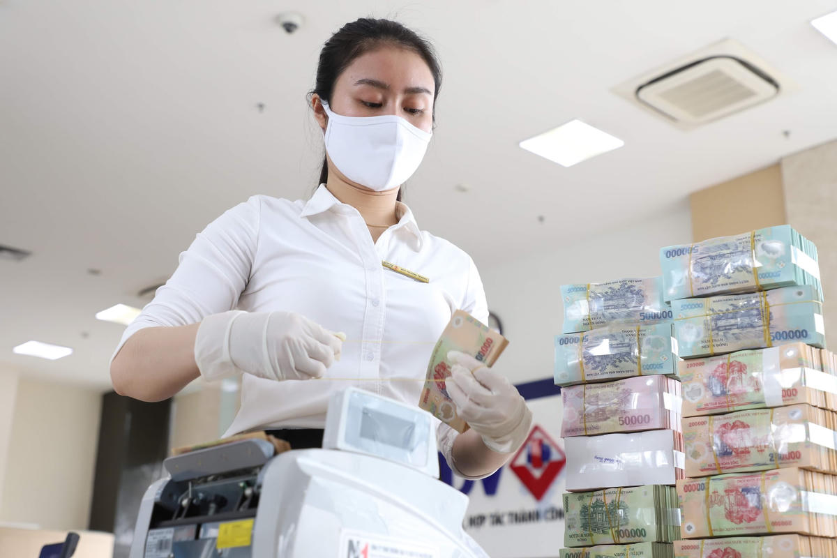 Tính đến cuối tháng 8/2022, các ngân hàng thương mại thực hiện hỗ trợ lãi suất khoảng 13,5 tỷ đồng. Ảnh: Quang Vinh.