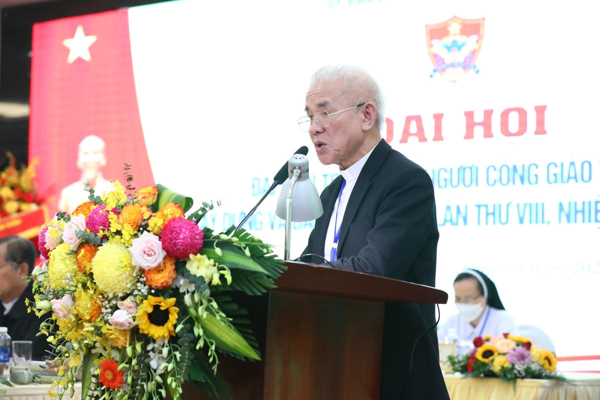 Linh mục Trần Xuân Mạnh, Chủ tịch Trung ương Ủy ban Đoàn kết Công giáo Việt Nam phát biểu khai mạc Đại hội.
