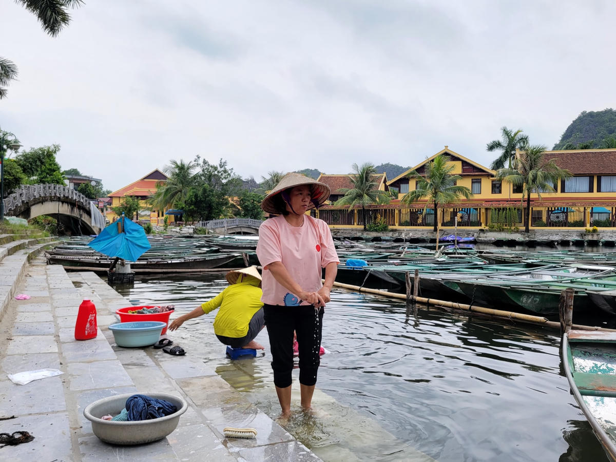 Tuy nhiên, sau khi nhận được thông tin trên, những người lái đò lại KDL lại tỏ ra băn khoăn và ngại về những ràng buộc điều khoản bất lợi cho họ khi ký hợp đồng với doanh nghiệp.  