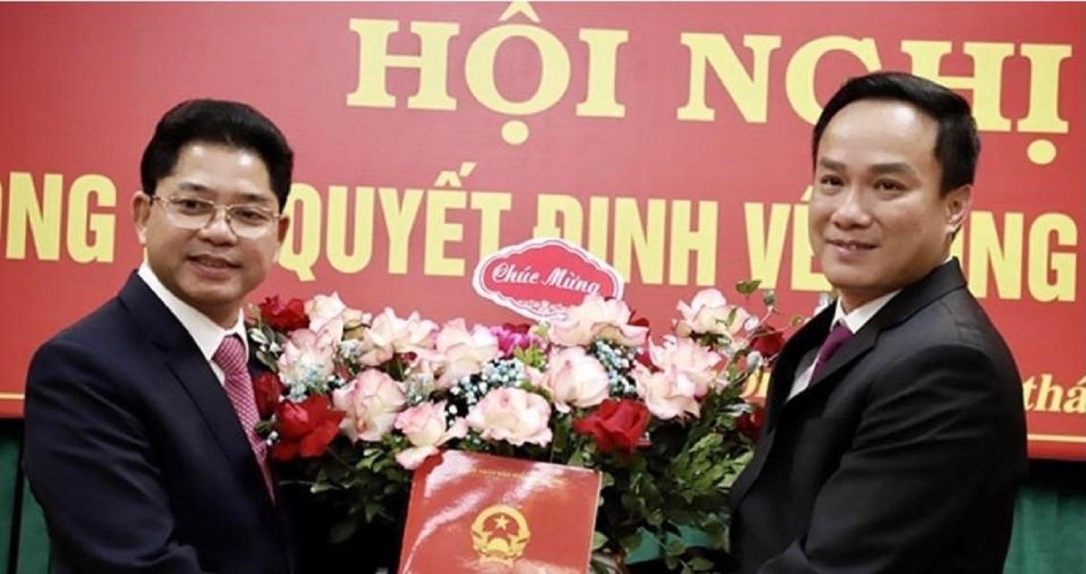 Chủ tịch UBND tỉnh Hải Dương Triệu Thế Hùng trao quyết định bổ nhiệm Giám đốc Sở Khoa học và Công nghệ cho ông Phạm Văn Mạnh.