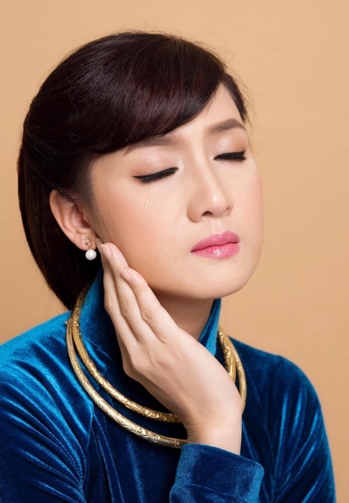 Hiền Mai từng gặp biến cố lớn, bị gãy đốt sống cổ thứ 5 và cột sống lưng số 12.