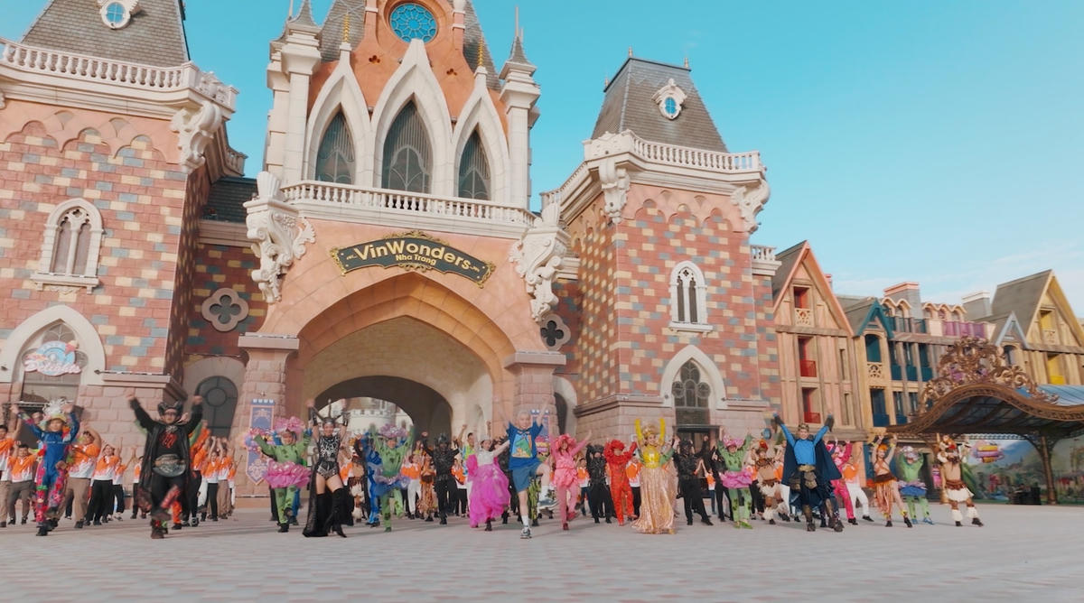 8wonder mở bán vé - công bố dàn sao việt biểu diễn cùng Charlie Puth