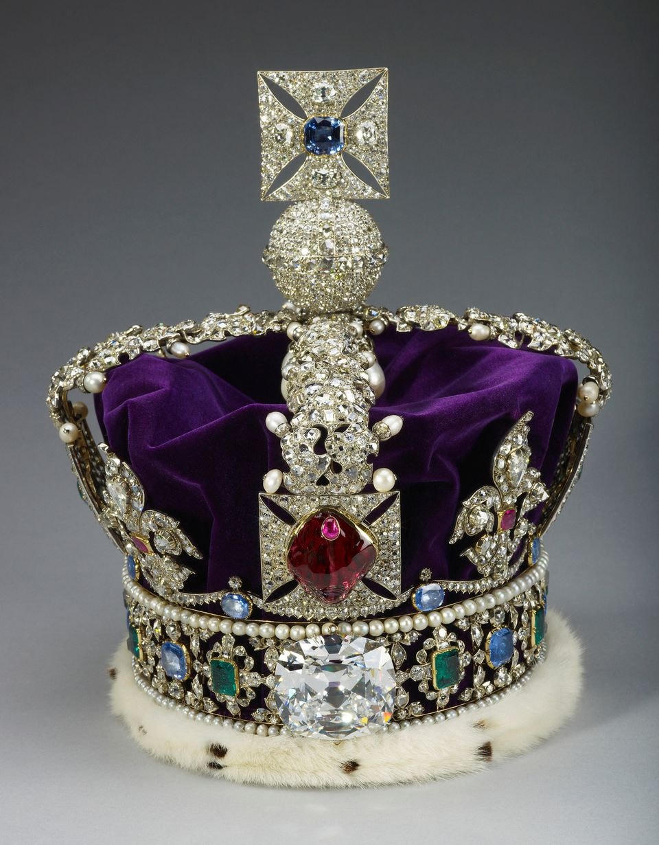Một bức ảnh do Cung điện Buckingham phát hành vào ngày 3/12/2022 cho thấy, Vương miện của Nhà nước Hoàng gia sẽ được Vua Charles III của Anh đội vào ngày đăng quang của ông vào ngày 6/5/2023.