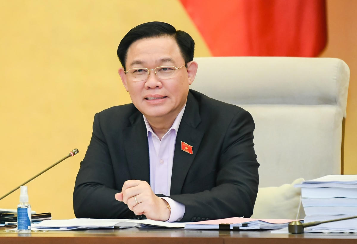 Chủ tịch Quốc hội Vương Đình Huệ phát biểu tại phiên họp.
