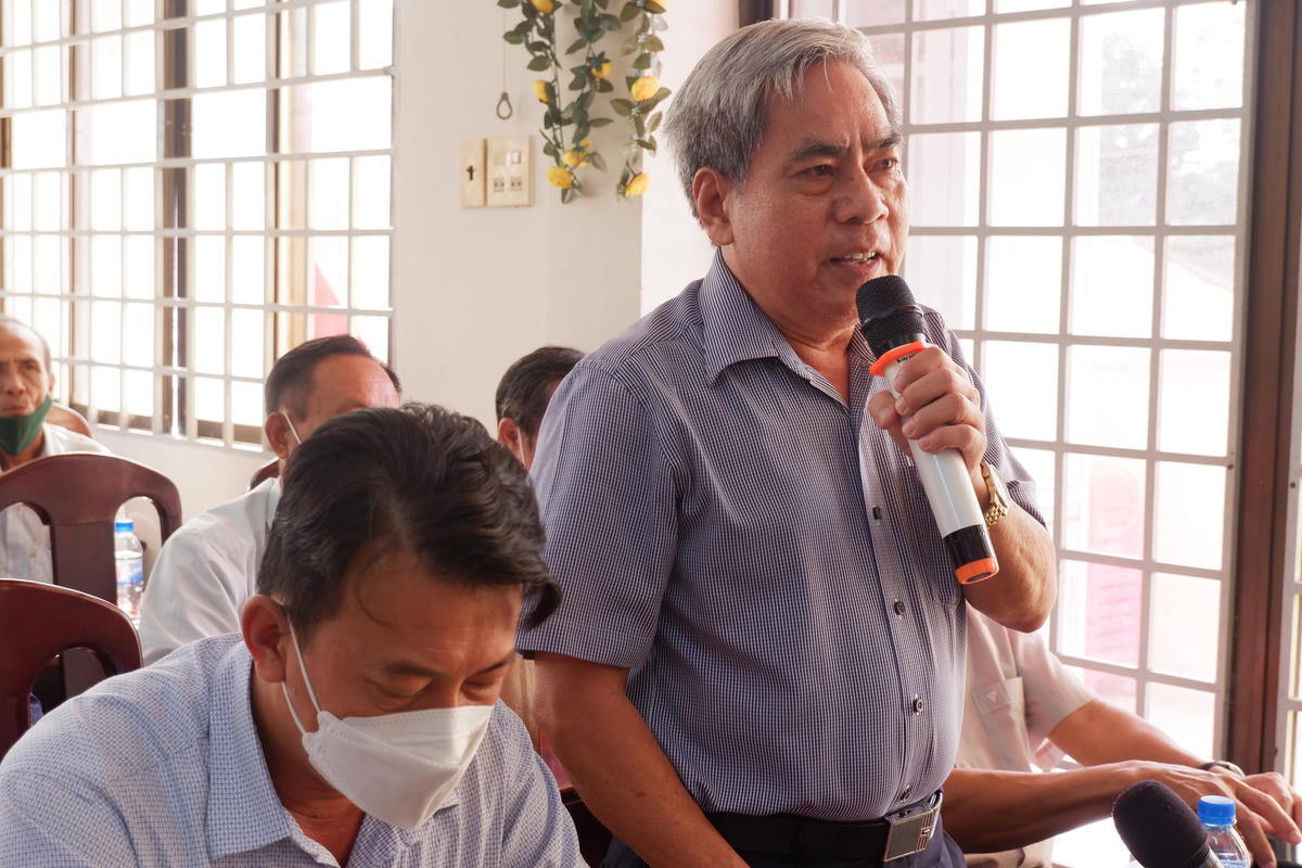 Cử tri phường Bùi Hữu Nghĩa, quận Bình Thuỷ, TP Cần Thơ kiến nghị tại buổi gặp gỡ đại biểu.