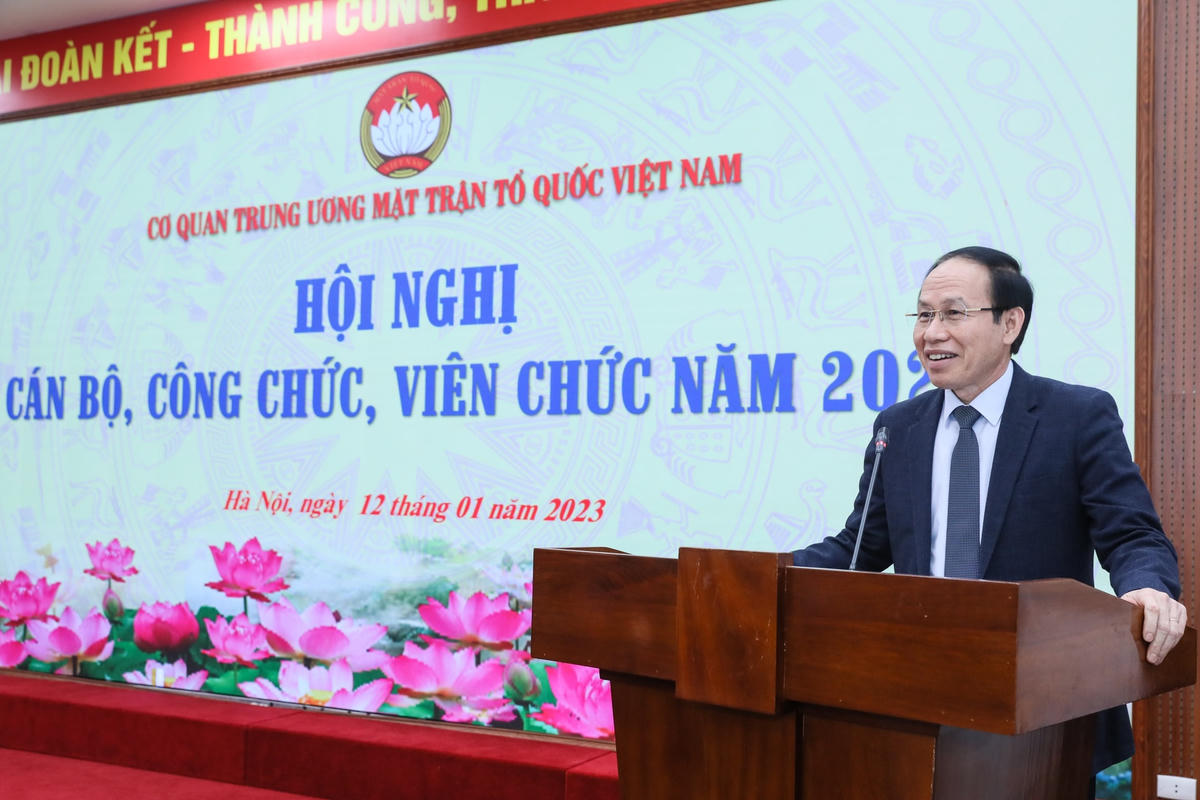 Phó Chủ tịch - Tổng Thư ký Ủy ban Trung ương MTTQ Việt Nam Lê Tiến Châu phát biểu tại Hội nghị 