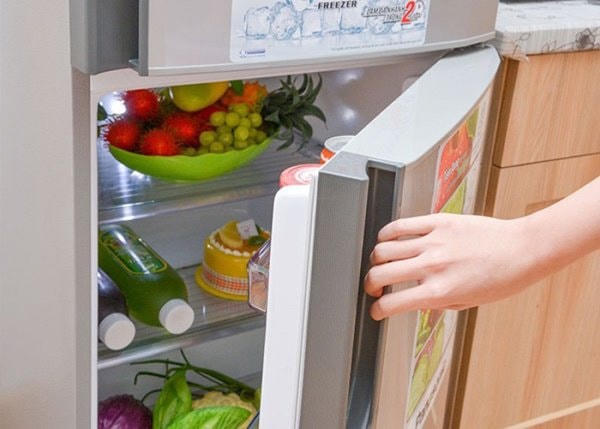 Tủ lạnh cũng tiêu tốn điện không ít. Nguồn: Báo Xã hội & Gia đình.