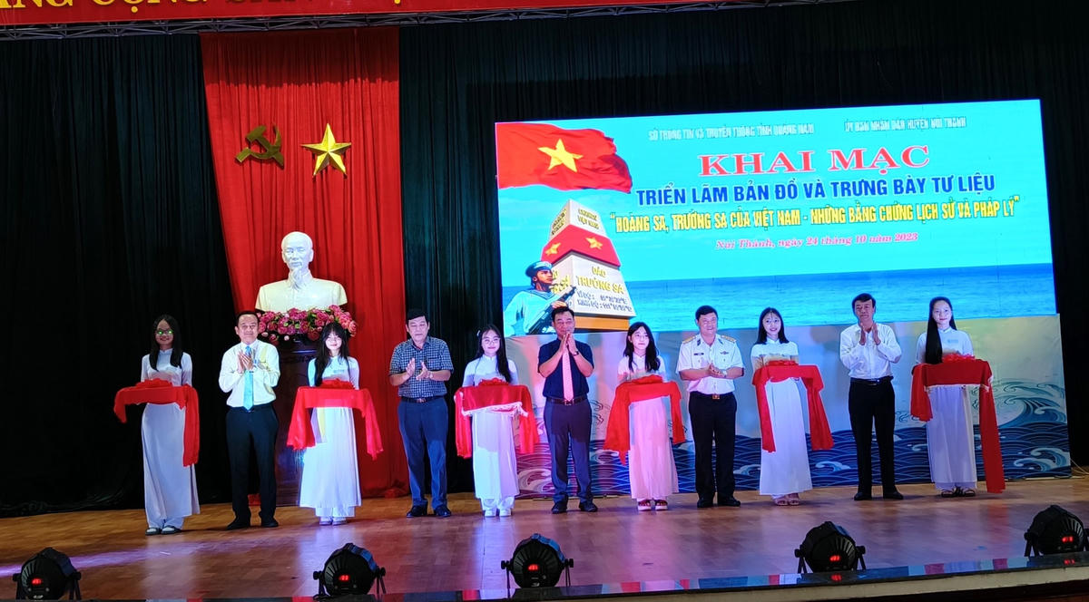 Triển lãm “Hoàng Sa, Trường Sa của Việt Nam - Những bằng chứng lịch sử và pháp lý” tại huyện Núi Thành.