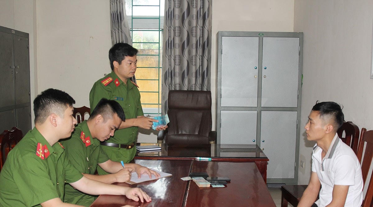 Tứ, sau khi bị bắt.