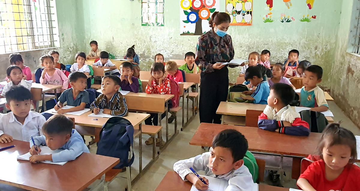 Một giờ học của cô trò Trường Tiểu học Yang Hăn (huyện Krông Bông, tỉnh Đắk Lắk).