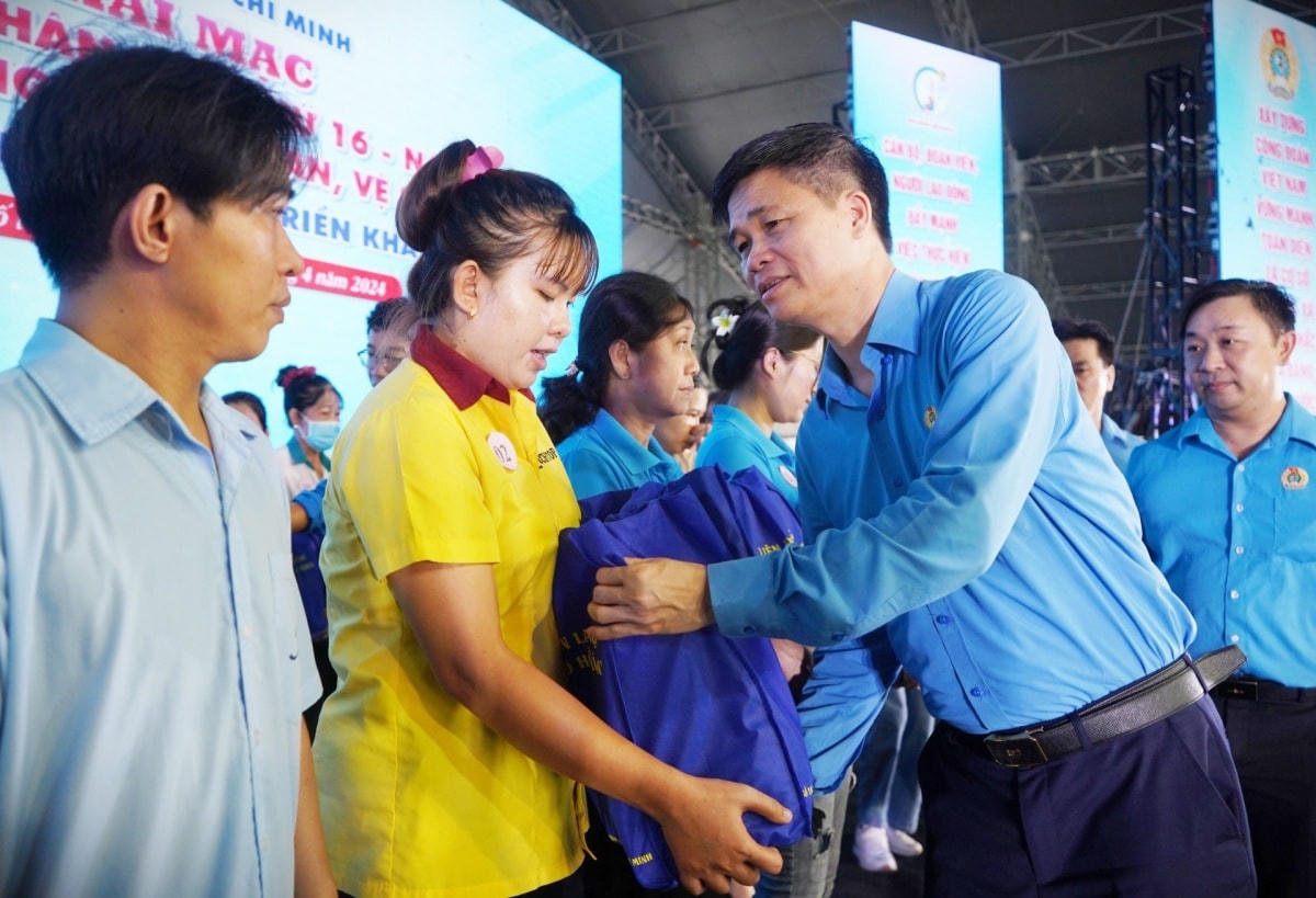 thang-cong-nhan-2025-linh-hoat-sang-tao-va-bam-sat-thuc-tien-20250320142513 (1)