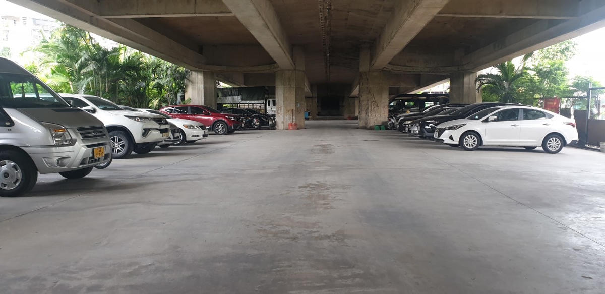 Khu vực trông giữ xe điểm cuối gầm cầu Bãi Cháy (hướng nút giao thông Loong Toòng) của Công ty TNHH Vận tải Việt Thanh.