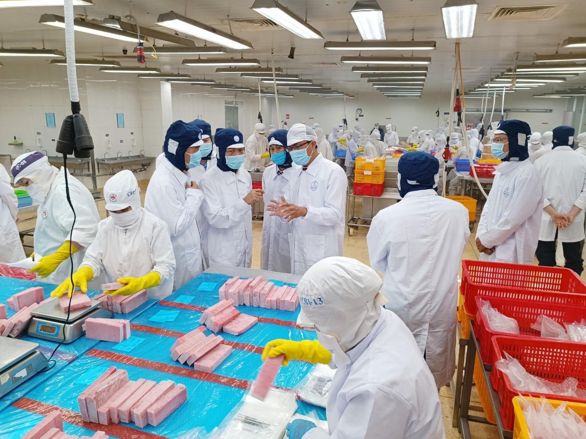 Thăm một cơ sở sản xuất tại Phú Yên.