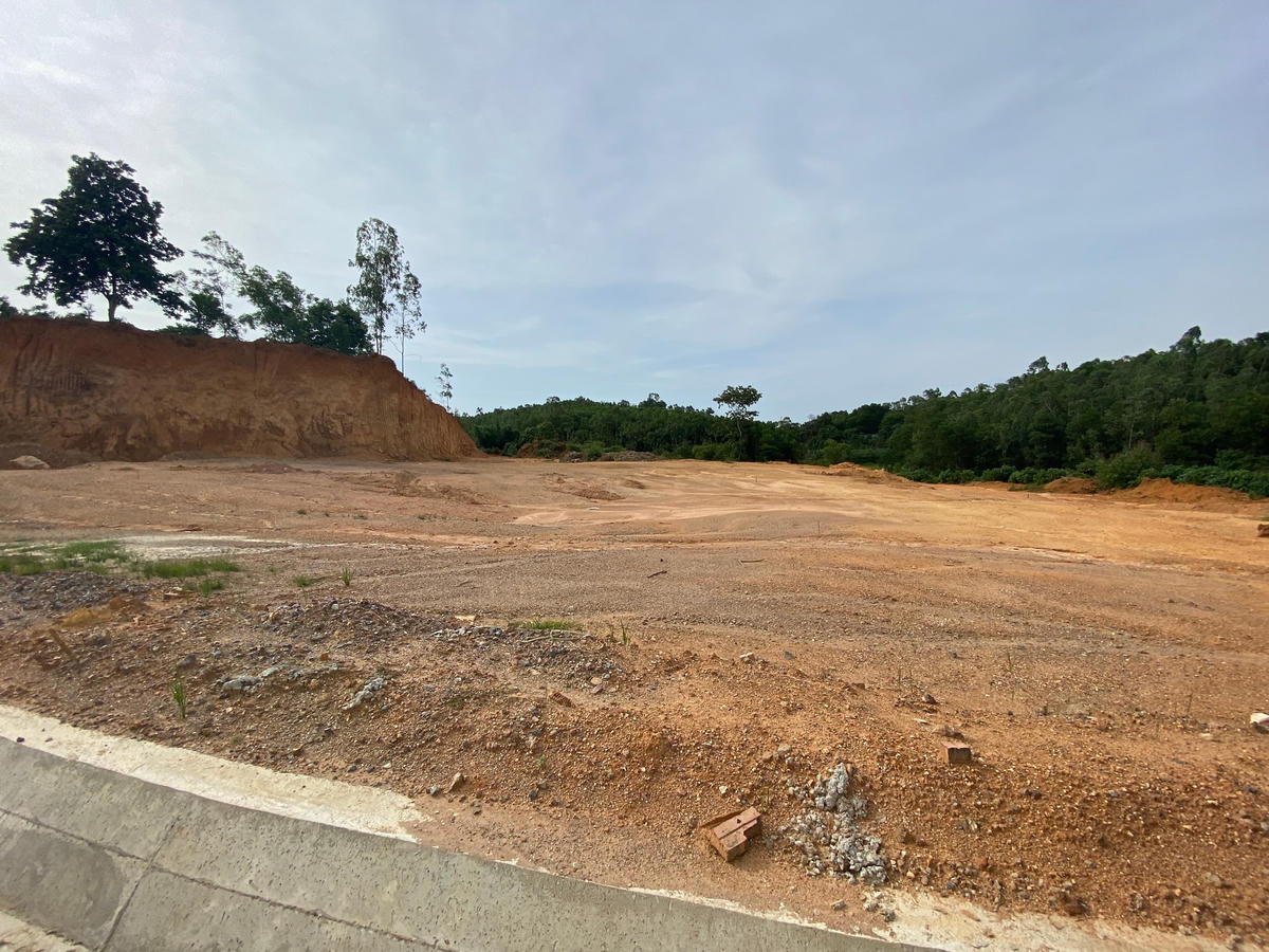 Sau đó lô đất được chia thành 7 ô đất để chuyển nhượng cho người khác kiếm lời. Ảnh: Tuấn Trung