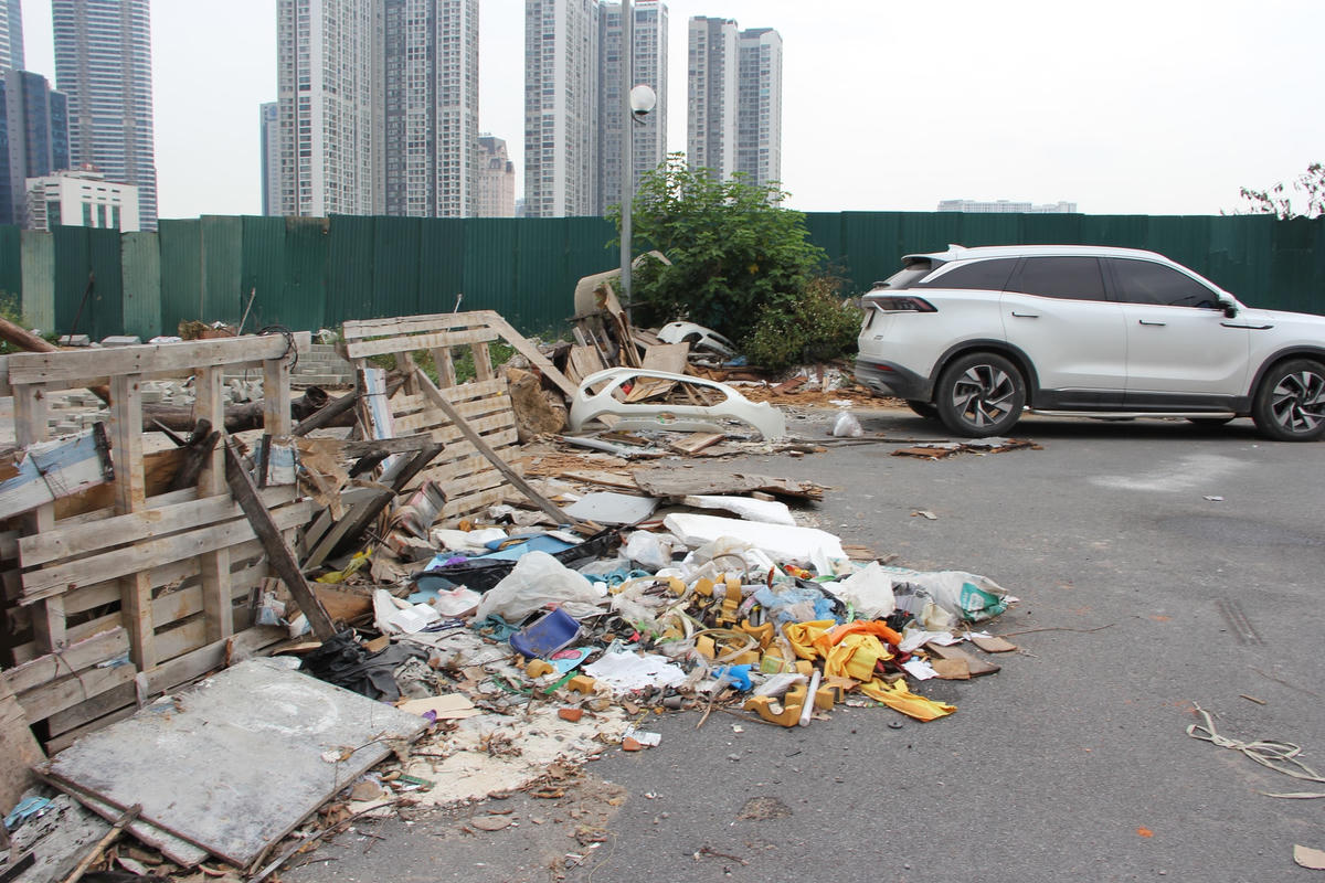 Rác thải bủa vây những con đường Khu đô thị mới Cầu Giấy 