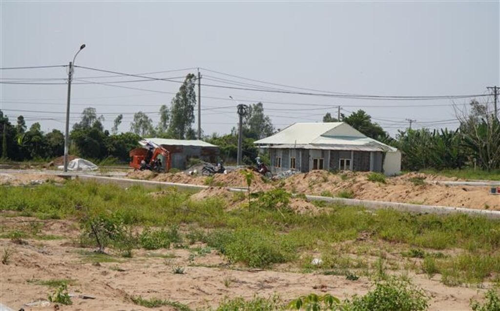 Xây dựng khu tái định cư Cả Môn (xã Nhị Mỹ, huyện Cao Lãnh, tỉnh Đồng Tháp). Ảnh: TL.