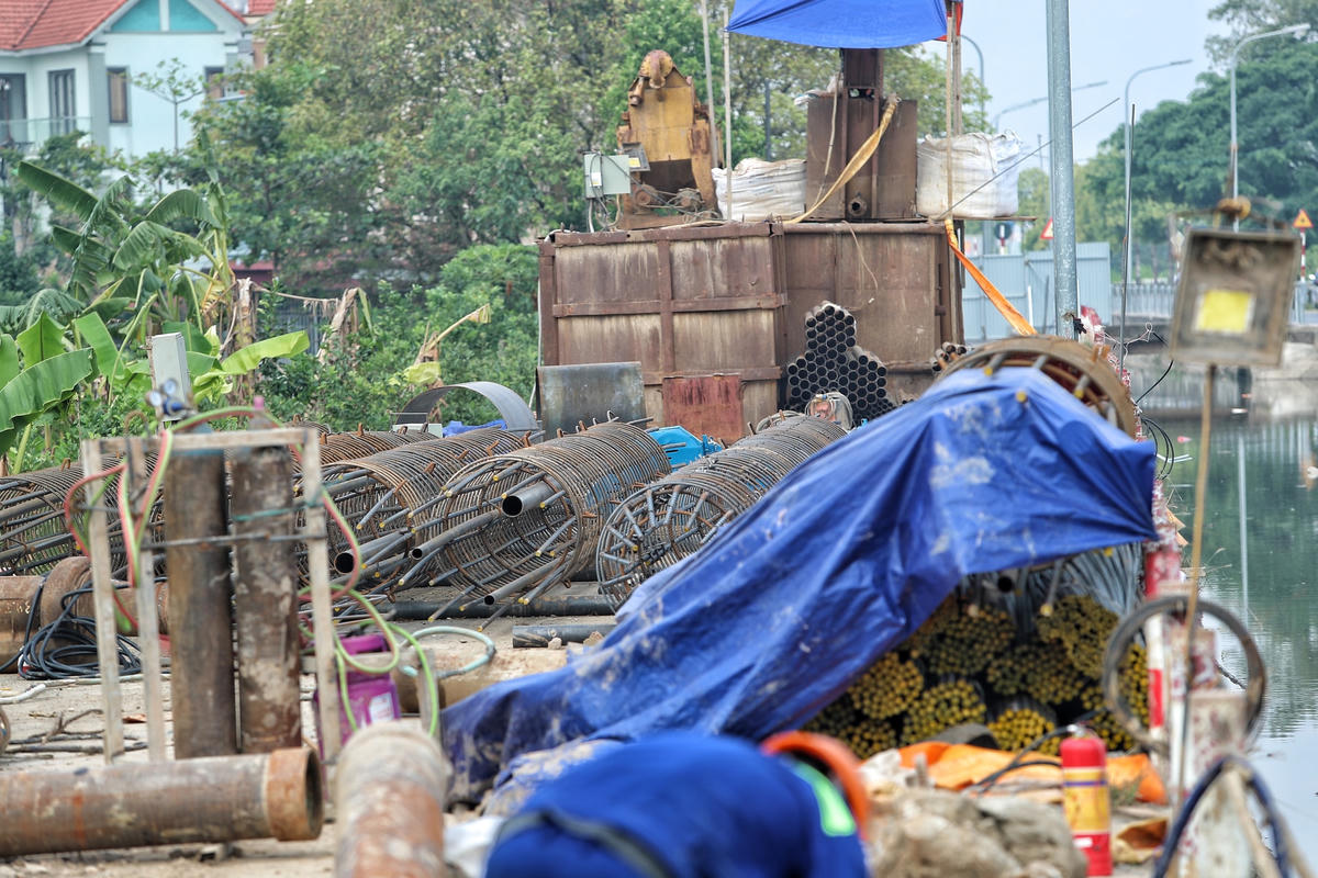 Hiện tại dự án thành phần 2.1 đã hoàn thành thủ tục cấp phép triển khai thi công 14 cầu vượt sông, kênh mương như: sông Cà Lồ, Hòa Chư, Vân Hội, Đan Hoài, La Khê, ngòi Phù Trì, kênh Khê Tang, cầu vượt đường sắt Hà Nội - Lào Cai,...