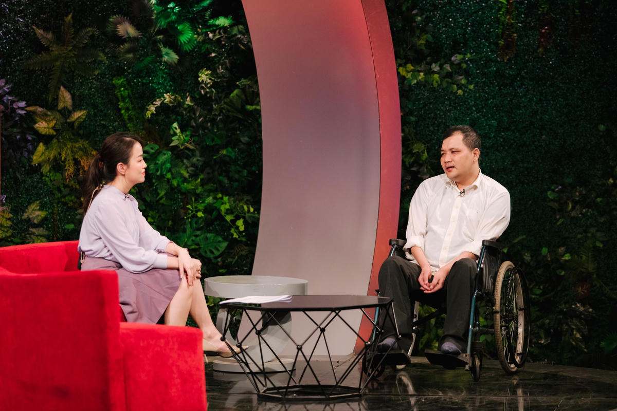 Thầy giáo Phùng Văn Trường là nhân vật chính của "Trạm yêu thương".