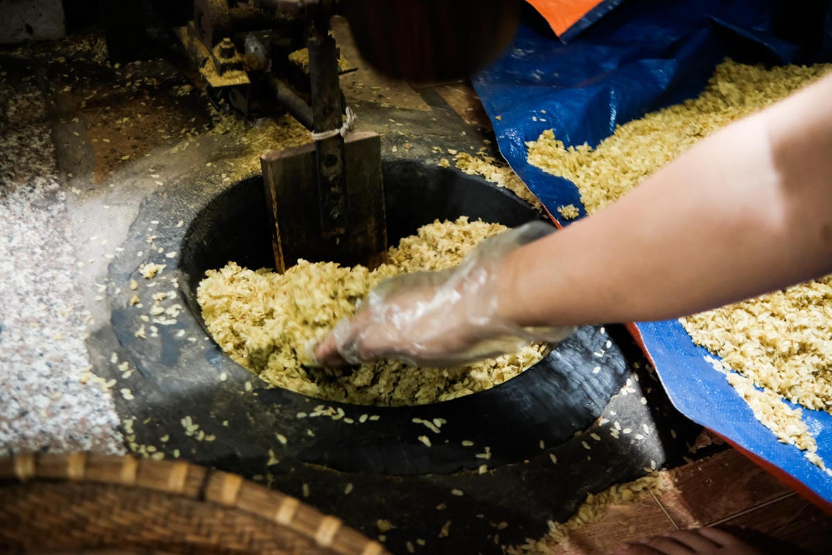 Cốm thường được giã từ khoảng 3 - 5 phút tùy vào độ non của thóc.