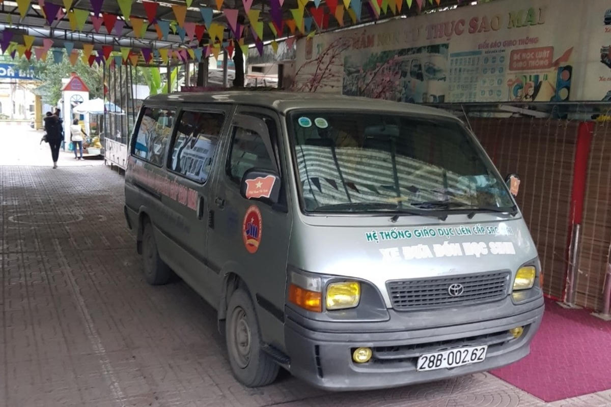 Trước đó, Trường mầm non tư thục Sao Mai Hòa Bình sử dụng xe hết hạn đăng kiểm để đưa đón học sinh