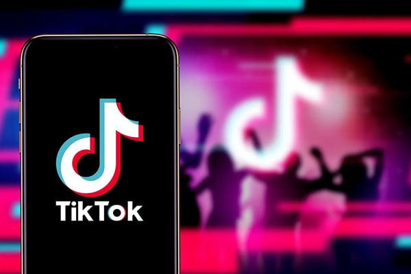 TikTok tiềm ẩn nhiều nguy cơ rò rỉ dữ liệu cá nhân, chiếm đoạt tài sản trên không gian mạng. Ảnh minh họa