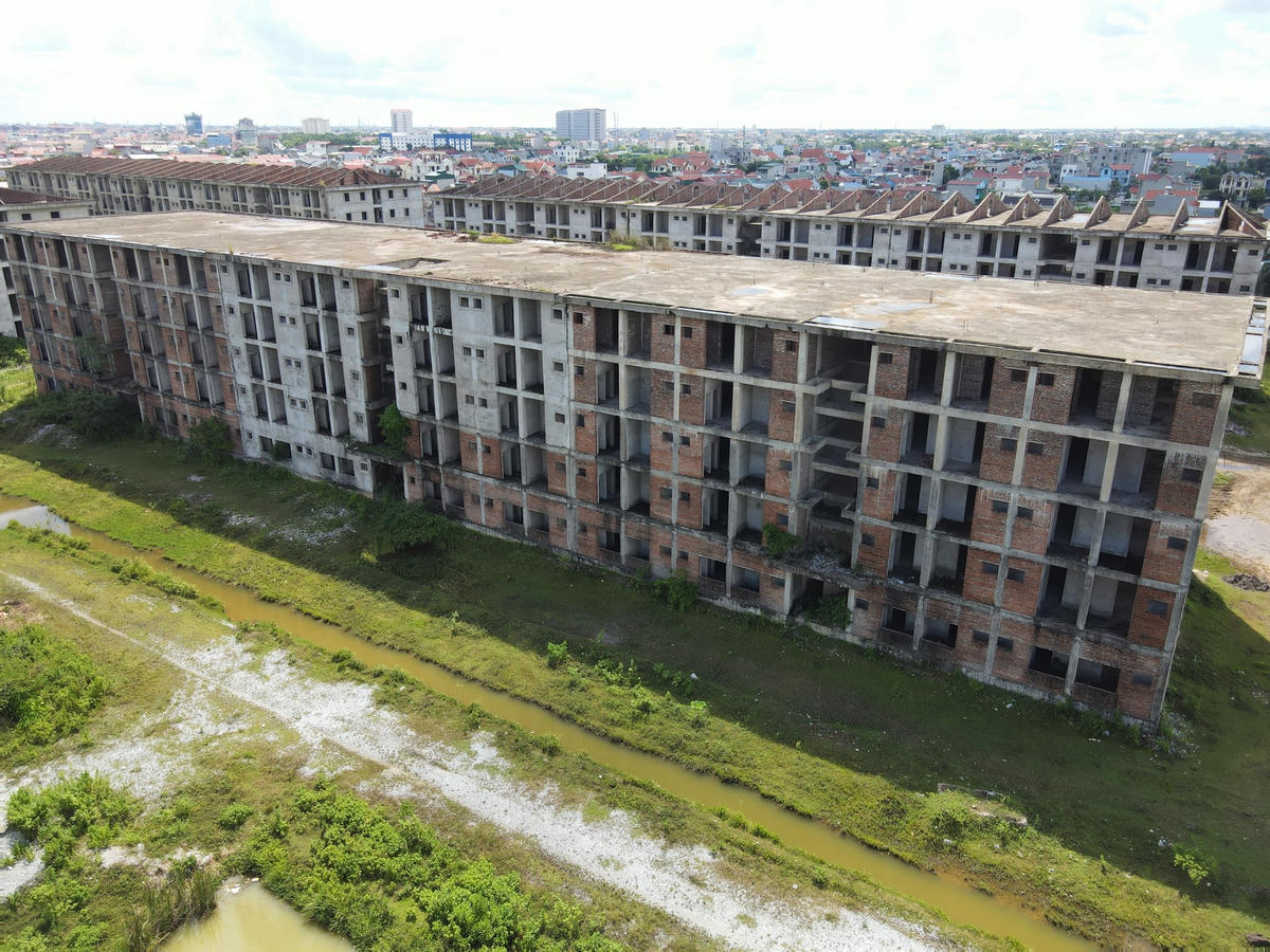 Theo đại diện lãnh đạo Sở Xây dựng Ninh Bình, căn cứ kết quả khảo sát nhu cầu chỗ ở của sinh viên, Sở đề xuất phương án tách công trình thành 4 dự án, trình UBND tỉnh và được chấp thuận.  