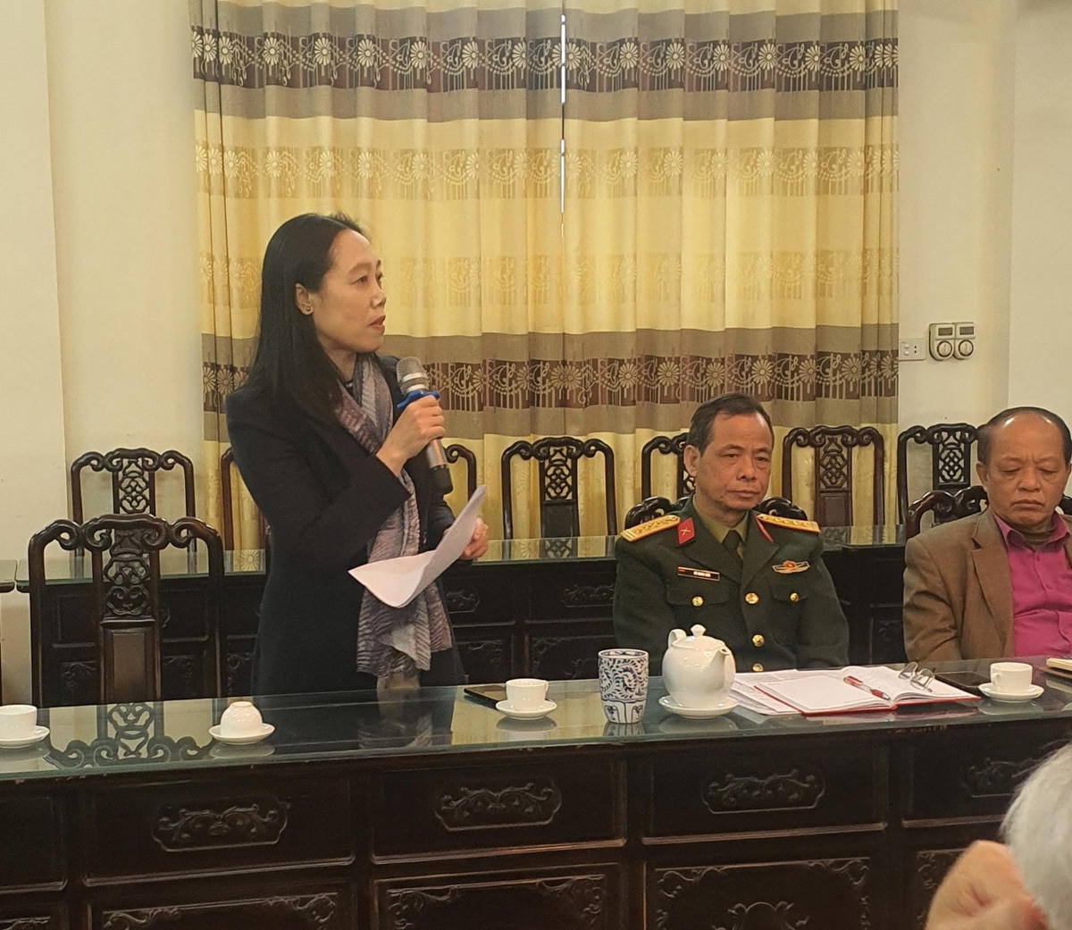 Phó Chủ tịch Hội liên hiệp Phụ nữ tỉnh Nam Định phát biểu góp ý.