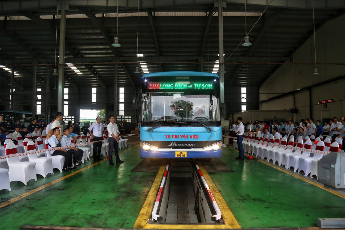 Để đảm bảo an toàn cho hành khách việc kiểm tra phanh, côn xe vô cùng nghiên nghặt.