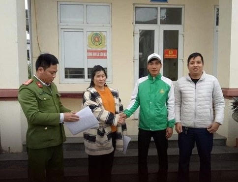 Sau khi báo Công an, anh Tuấn đã tìm được người chuyển khoản nhầm 290 triệu đồng.