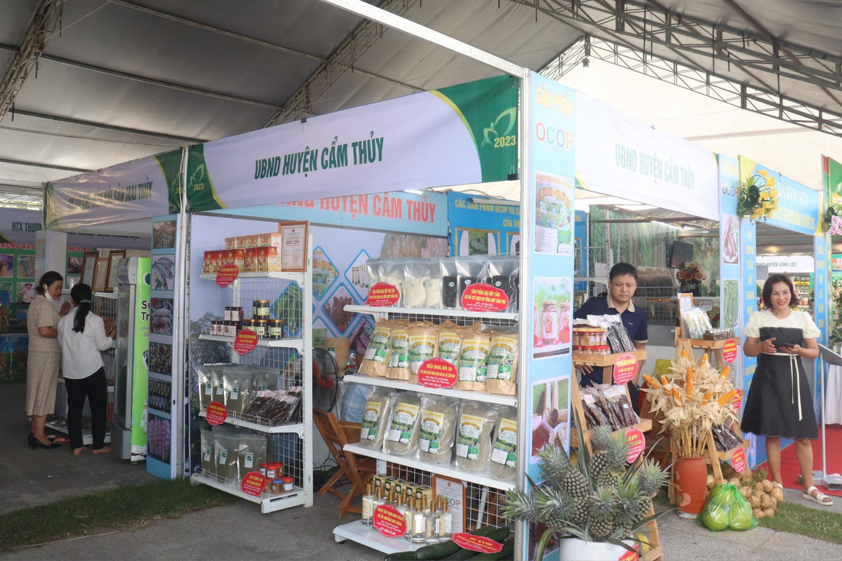 UBND tỉnh Thanh Hóa kỳ vọng, hội nghị kết nối cung - cầu và trưng bày giới thiệu nông sản, thực phẩm an toàn tỉnh Thanh Hóa năm 2023 sẽ là sân chơi bổ ích cho các doanh nghiệp, HTX, hộ nông dân trong việc giao lưu, kết nối tiêu thụ các sản phẩm nông sản, thực phẩm của tỉnh và các tỉnh bạn. Ảnh: Đình Minh