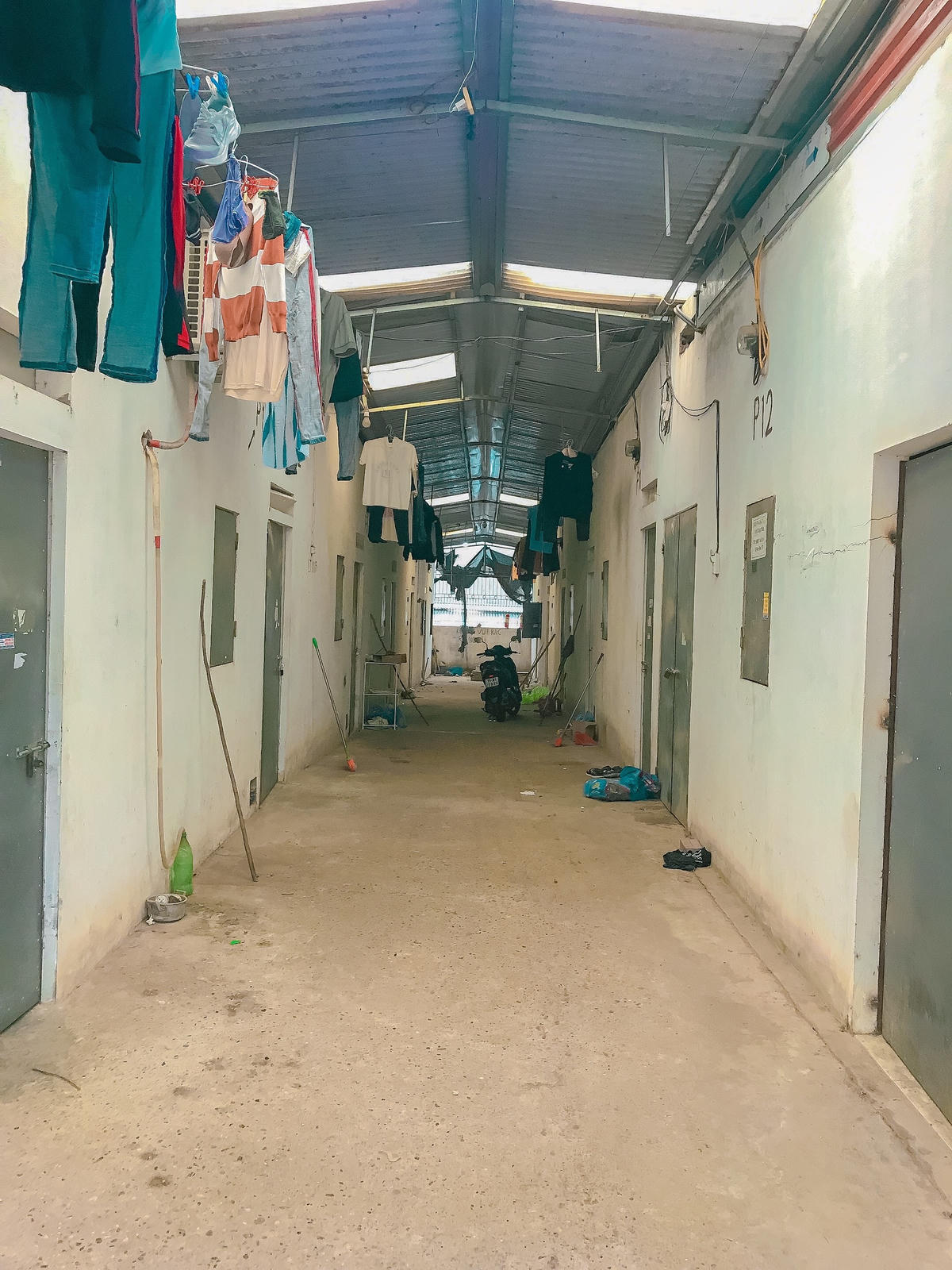 Nhà trọ Khu 1, xóm Vĩnh Hóa, xã Thuỵ Vân, TP Việt Trì – nơi chị Nhung và chị Mơ đang thuê trọ vắng vẻ vì nhiều người phải về quê sớm.  