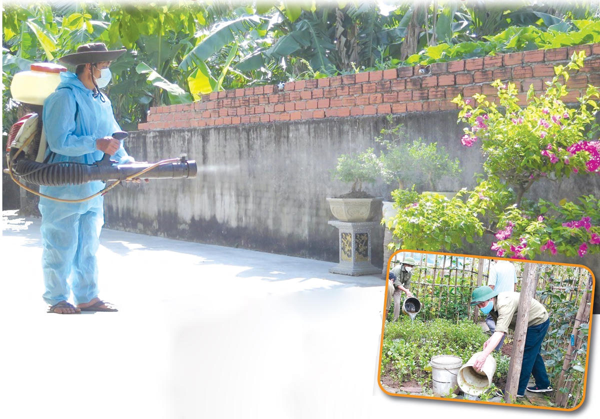 Phun hóa chất xử lý các ổ dịch sốt xuất huyết. Ảnh: Xuân Triệu/TTXVN