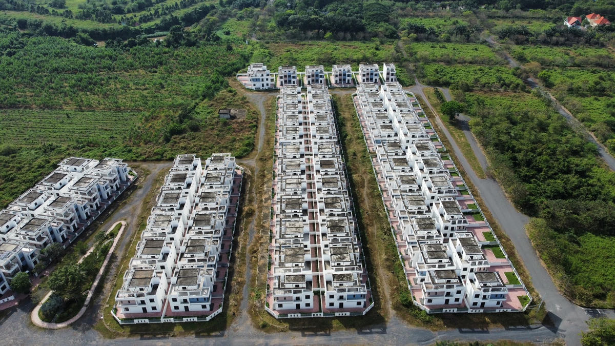 KDC Tân Thịnh ở xã Đồi 61, huyện Trảng Bom với gần 500 căn nhà xây lụi. Ảnh: Mạnh Thìn.
