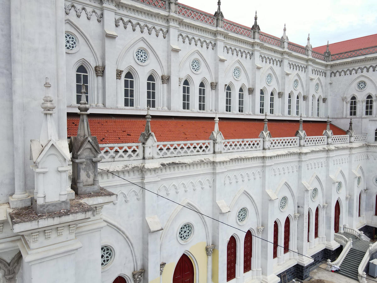 Chính vì thế, từ lâu, giáo dân ở đây đã có nguyện vọng xây dựng một ngôi thánh đường mới nhằm đáp ứng việc thờ phụng và thực hiện các nghi thức trong thánh lễ.  
