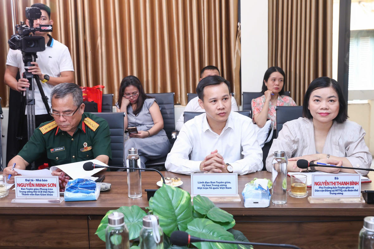 Đại biểu tham dựLễ công bố và gặp mặt báo chí sự kiện “Tự hào tổ quốc tôi”. Ảnh: Quang Vinh.