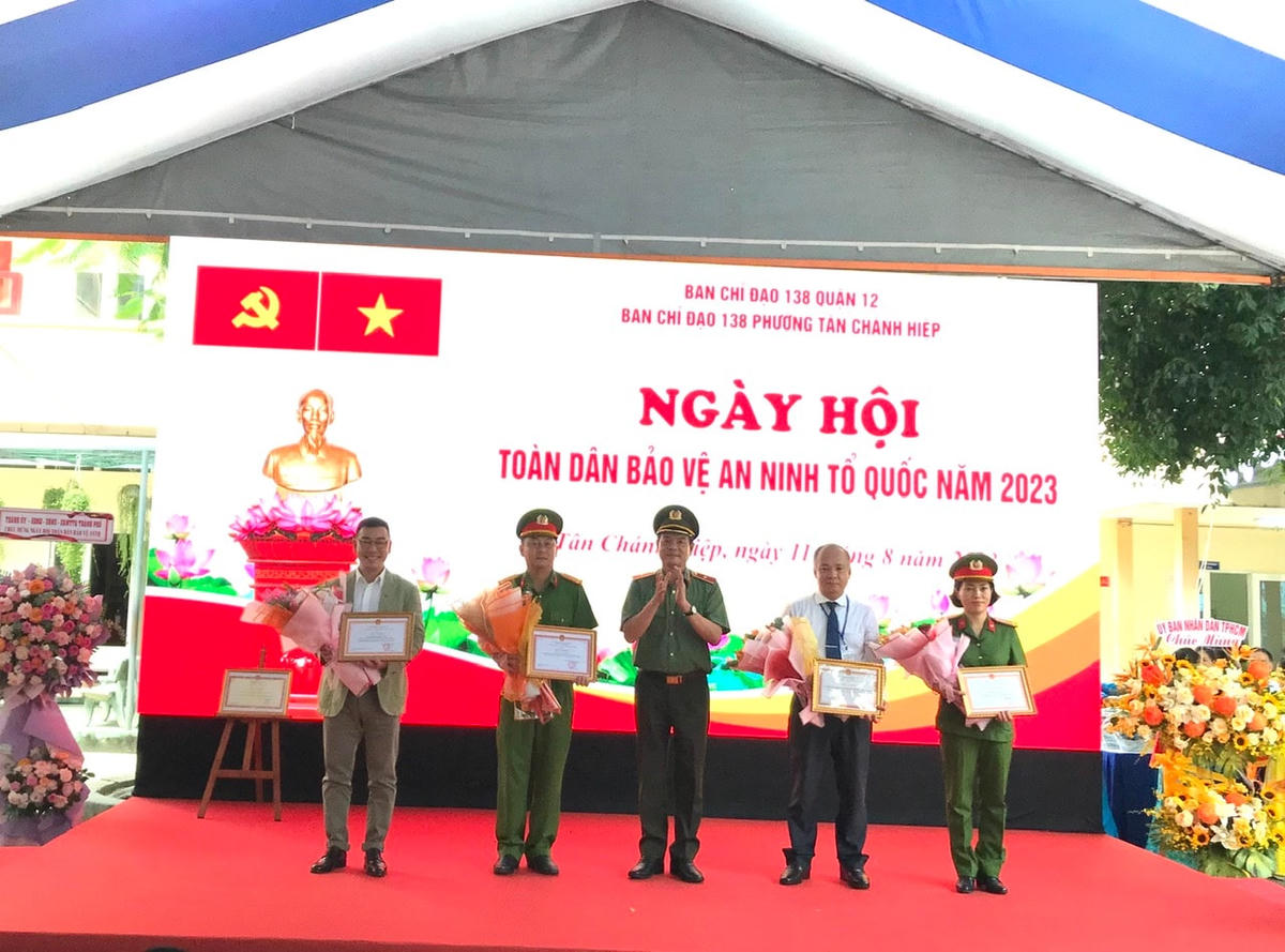 Những tập thể, cá nhân được tuyên dương tại Ngày hội.