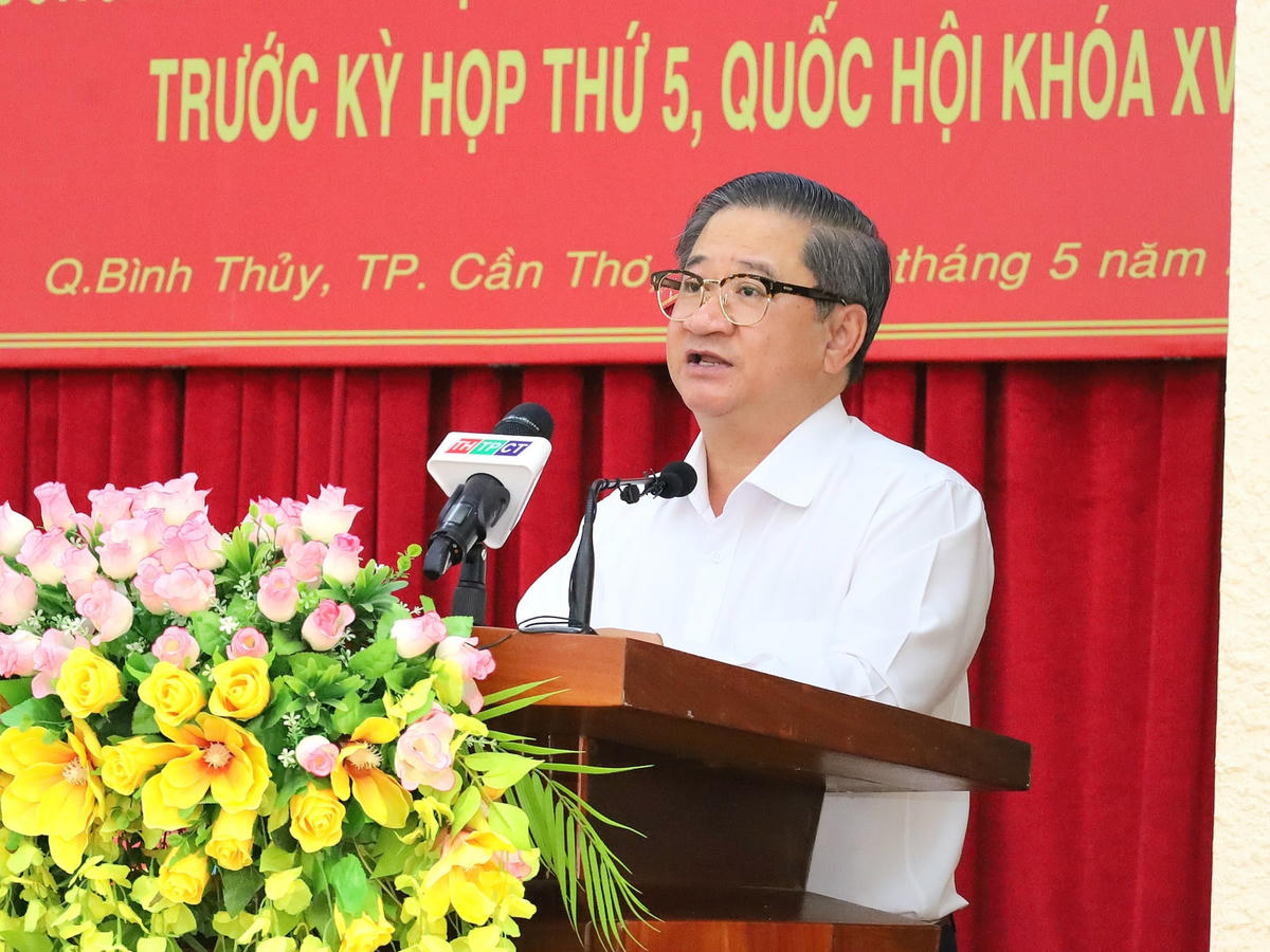 Ông Trần Việt Trường, Chủ tịch UBND TP Cần Thơ trả lời một số ý kiến cử tri ở góc độ địa phương.