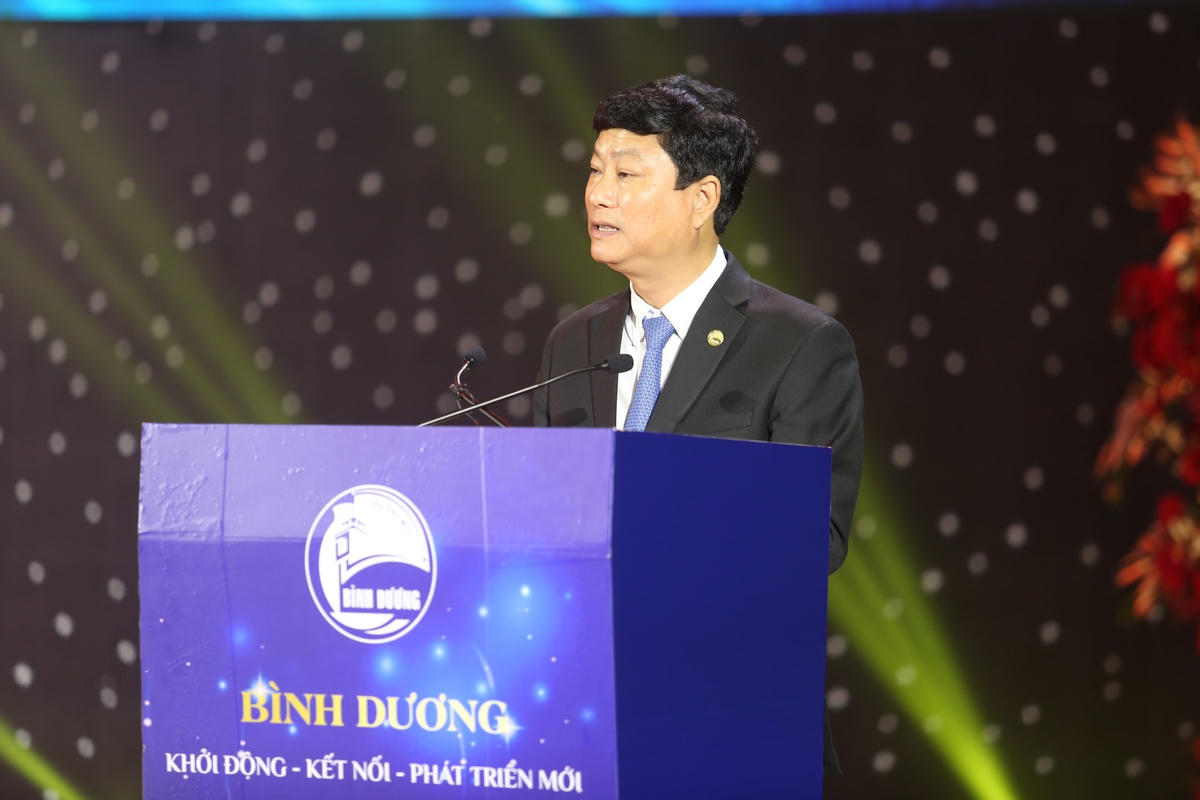 Ông Võ Văn Minh, Chủ tịch UBND tỉnh Bình Dương cung cấp thông tin về quá trình phát triển của tỉnh nhà.