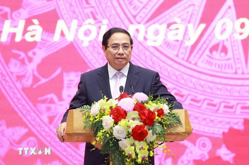 Thủ tướng Phạm Minh Chính động viên, tuyên dương các lực lượng hỗ trợ Myanmar khắc phục hậu quả động đất. (Ảnh: Dương Giang/TTXVN)