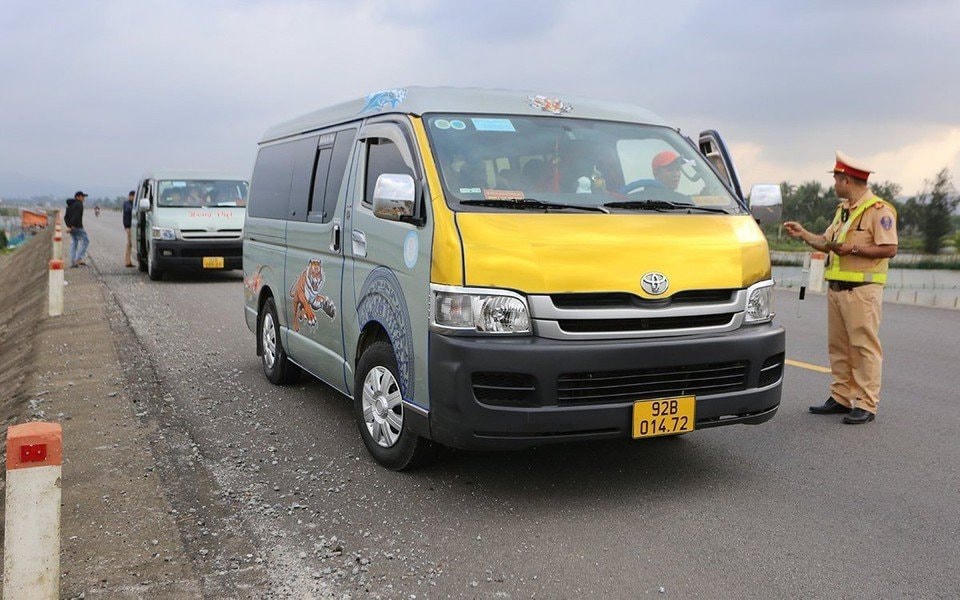 Lực lượng CSGT tuần tra, kiểm soát phương tiện lưu thông.