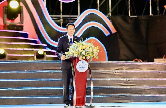 Ông Đinh Văn Thiệu, Phó Chủ tịch UBND tỉnh Khánh Hòa đang phát biểu khai mạc.