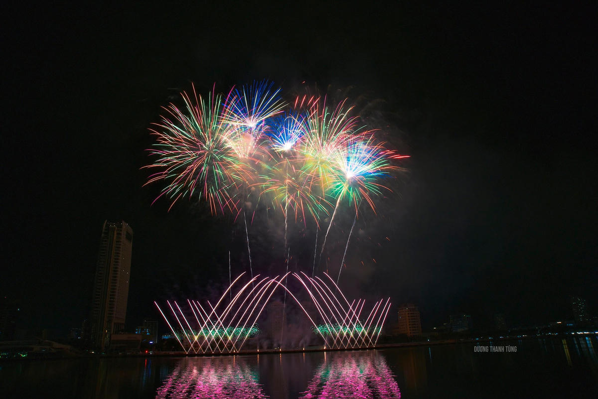 Pháo hoa của Đội Đà Nẵng - Việt Nam. Ảnh: Thanh Tùng.