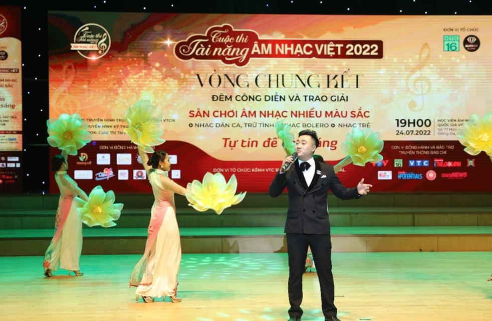 Lê Tuấn Anh - Quán quân "Tài năng âm nhạc Việt 2022", dòng nhạc dân ca, trữ tình.