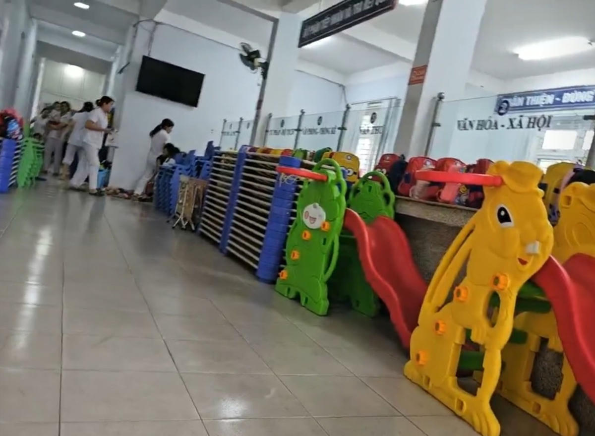 Nhiều học sinh phải học tạm tại trụ sở Hội Nông dân vì trường bị tạm đình chỉ do vi phạm PCCC.