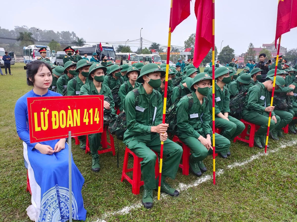 Trong đó, có 677 công dân viết đơn tình nguyện nhập ngũ.