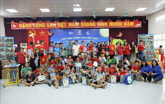 Thêm một mùa Trung thu ấm áp trong hành trình 15 năm của Quỹ sữa Vươn cao Việt Nam