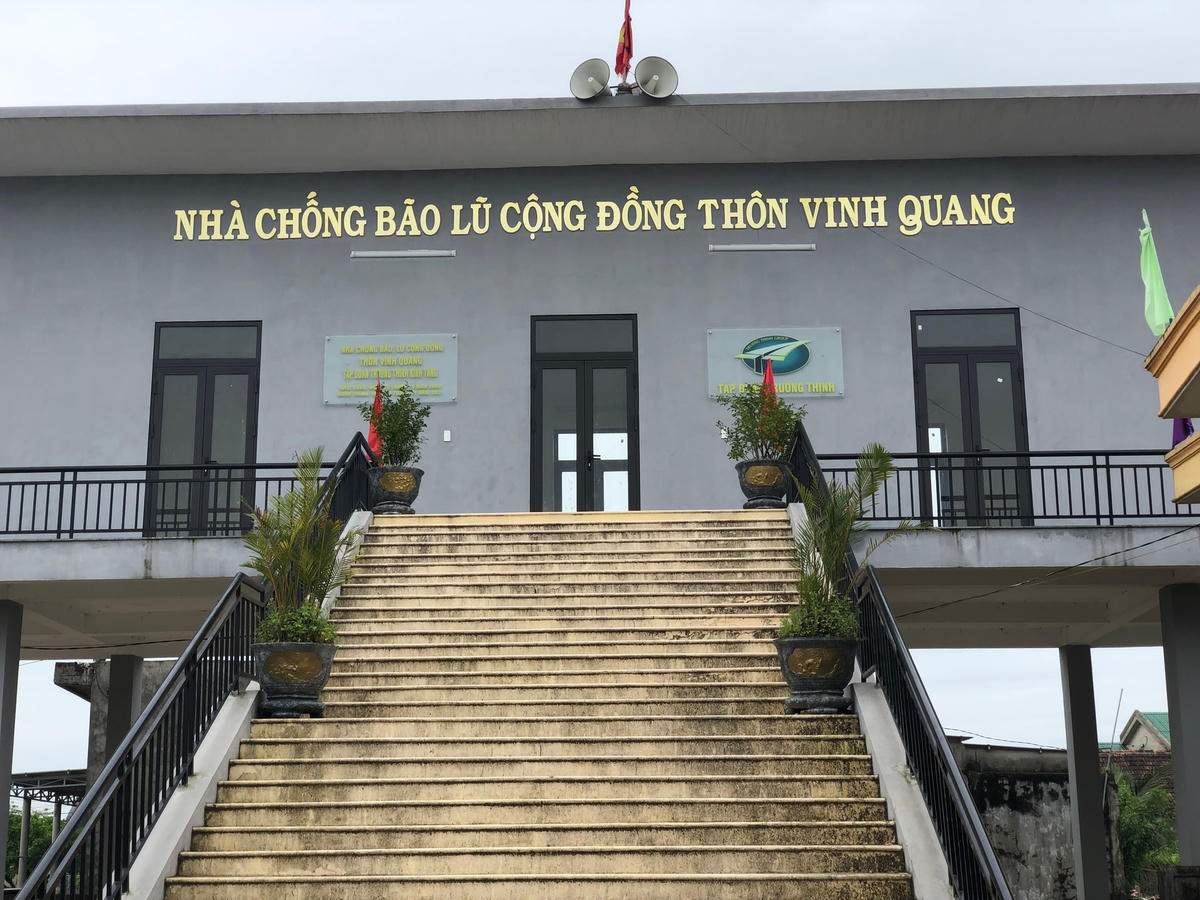 Nhà chống bão, lũ thôn Vinh Quang (xã Sơn Thủy, huyện Lệ Thủy, tỉnh Quảng Bình) được xây dựng khang trang nhưng chưa phát huy hết công năng.