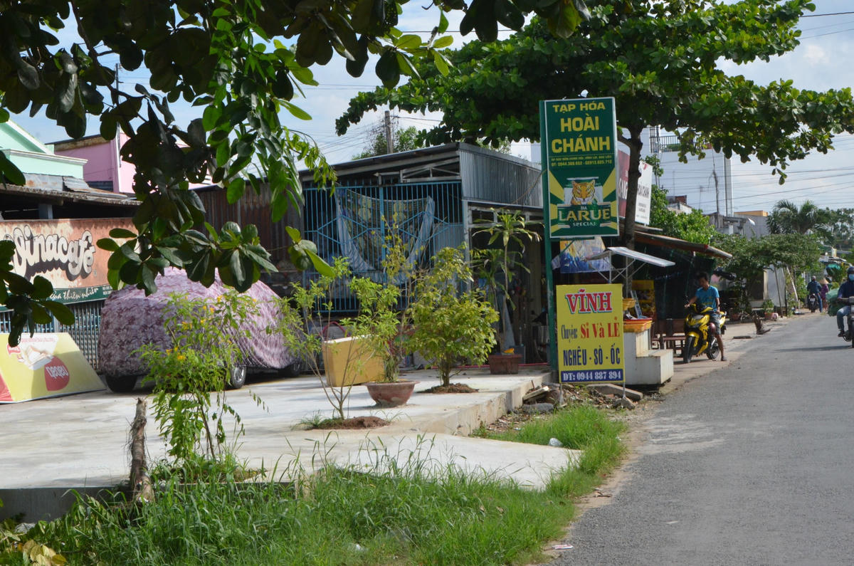 Thuê đất công để dựng gây ảnh hưởng an toàn giao thông, bức xúc dư luận. 