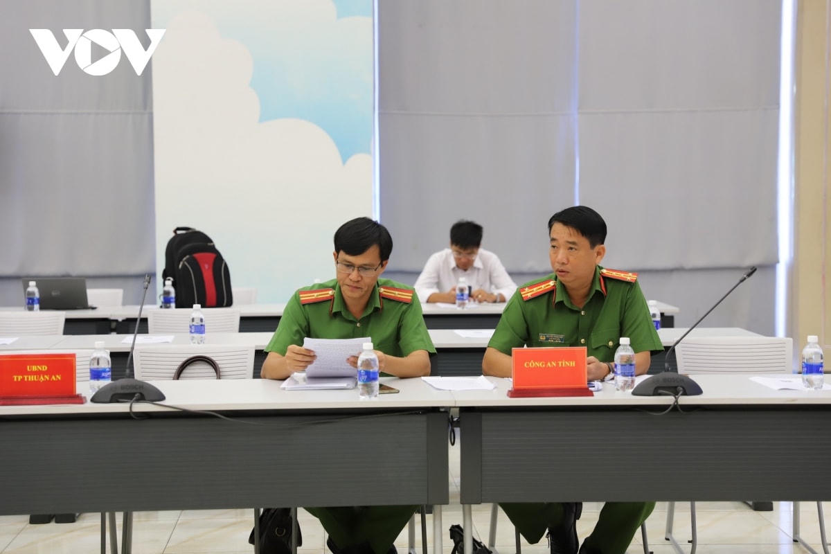 Công an tỉnh Bình Dương thông tin vụ cháy quán karaoke tại buổi họp báo. Ảnh: VOV.
